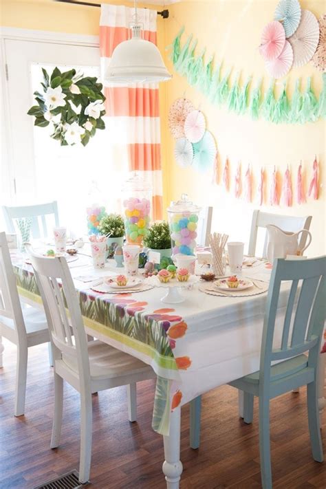 With these 30 inspirational table setting ideas showcased today, you will be successful in hosting a very chic and glamorous party that you are planning to throw in the near future. Easter Table Setting Ideas