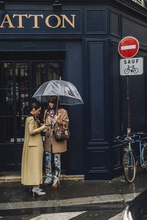 Pin By Nana Tsai On 雨の日 In 2023 Autumn Street Style Paris Street