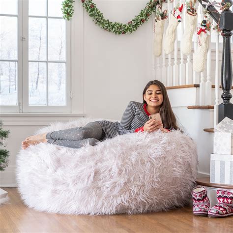 The stuffing in a bean bag chair conforms to the contours of your body, creating a comfortable and supportive place to rest. 4 Expert Tips To Choose A Bean Bag Chair - VisualHunt