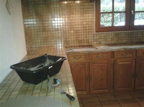 Le plan de travail est un élément fondamental dans la cuisine. plaque pour recouvrir carrelage mural cuisine | Carrelage ...