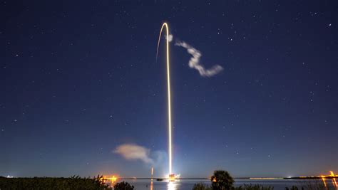 spacex suivez en direct l envoi de 60 nouveaux satellites starlink pour apporter internet par