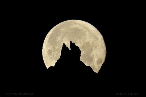 The Moon Sets Over The Mountains In Southern Arizona The Moon Is The