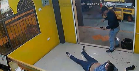 Policía De Civil Frustra Robo A Restaurante En Guayaquil