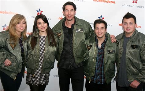 Jennette mccurdy may not be returning for the reboot of icarly but miranda cosgrove, nathan kress and more are! iCarly's Freddie gets married - The Round Table
