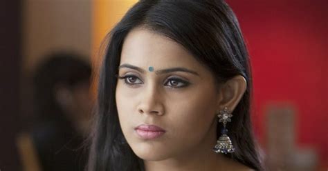 South Indian Actress Thulasi Nair Hot Photos In Saree ~ Tamil Actress
