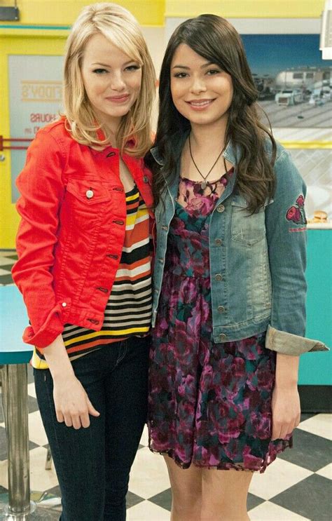 Miranda Cosgrove And Emma Stone Icarly Actress Nickelodeon Icarly Cast Miranda Cosgrove Icarly