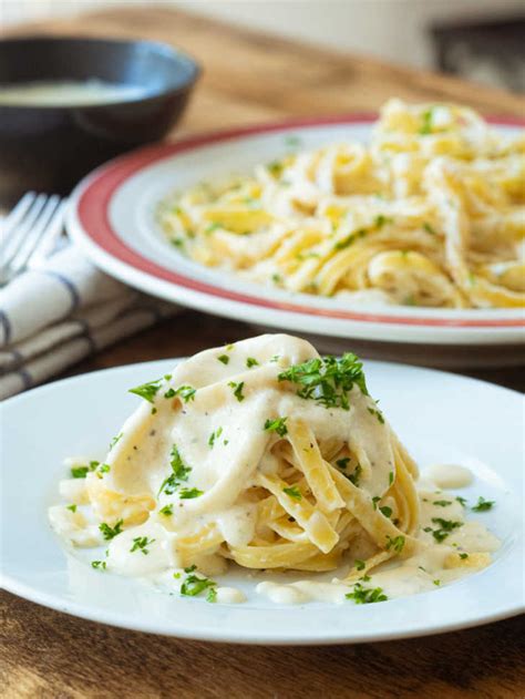 Either way, though, it's good to know that olive garden treats their breadsticks as seriously as we do. Copycat Olive Garden Alfredo Sauce | 12 Tomatoes