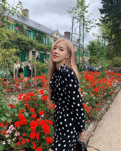Blackpink S Ros Is As Beautiful As The Flowers In Latest Instagram Update Koreaboo