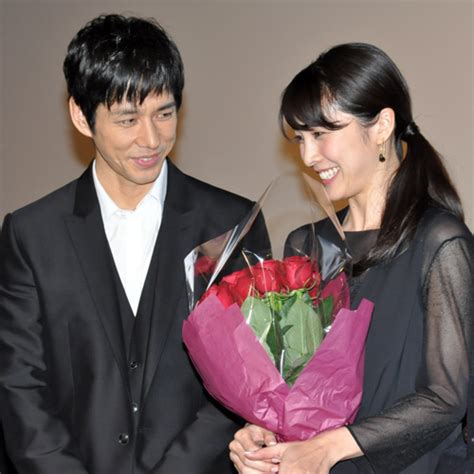 竹内結子、西島秀俊から手渡された15本の赤いバラに「照れちゃう！」 ムビコレ 映画・エンタメ情報サイト