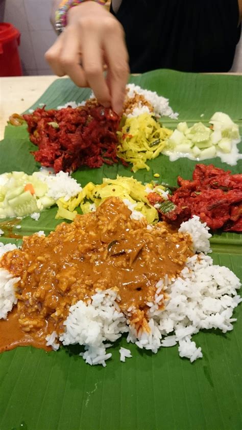 There is a glut of banana leaf rice restaurants in bangsar, and we thought we'd give raj's banana leaf a try. Globe NOMAD Rider...: Sri Nirvana Banana Leaf @ Bangsar