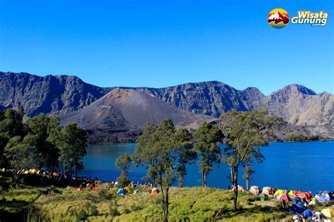 danau segara anak di puncak gunung rinjani lombok masuk dalam world s 10 tempat mengagumkan