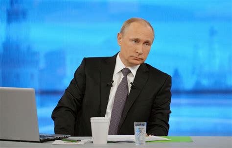 Тема коронавируса составляет основу поступивших на прямую линию с президентом россии владимиром путиным вопросов, международная же тематика интересует россиян меньше. "Прямая линия" с Путиным: онлайн