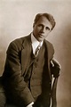 Robert Frost Biography. Was a Victorian era American poet
