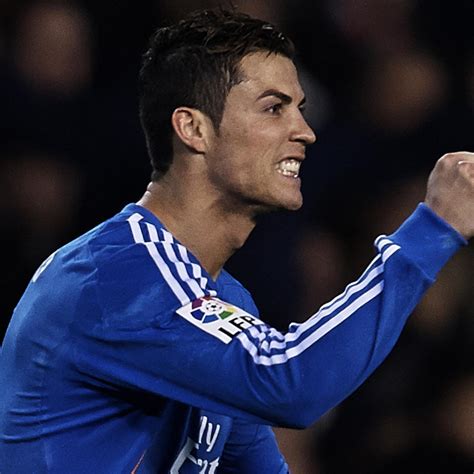 И это действительно был крутой маркетинговый ход — всего за неделю с трансфера роналду акции «ювентуса» взлетели на 35%, количество подписчиков в соцсетях — на 19%, доходы от продажи мерча — на 58%. Cristiano Ronaldo Playing Angry for Real Madrid in Schalke ...