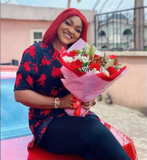 Actress Mercy Aigbe Shows Off Flower Bouquet And Heart Melting Note