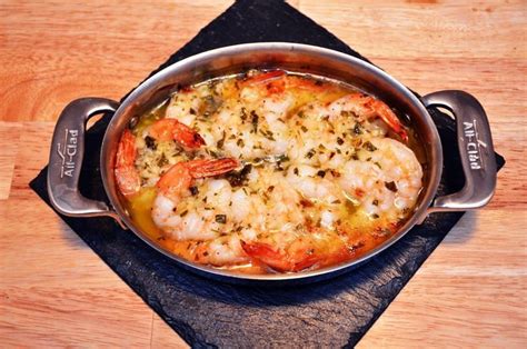 You may want to serve this shrimp up with some pasta and a salad to make a complete meal. Red Lobster Shrimp Scampi - Hacked! - SavoryReviews