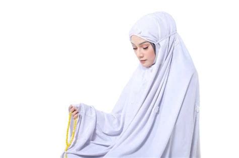 Sebab, keterlambatannya untuk melaksanakan shalat bahkan hingga keluar. Solat wanita selepas kering darah haid