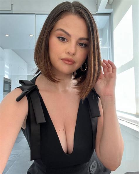 Selena Gomez Cleavage Usernameexists