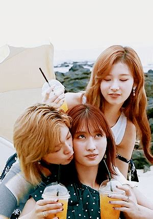'jeong doesnt like kisses' yeah and there goes these two dorky try to kiss each other since loa era tho momo!! Jeongyeon and Momo Bought An Apartment?! | allkpop Forums