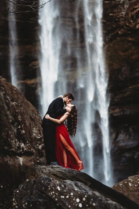 Striking Waterfall Engagement Photos Toccoa Falls Wandering Weddings Engagement Pictures
