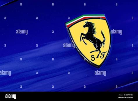Escudo De Ferrari Fotografía De Stock Alamy