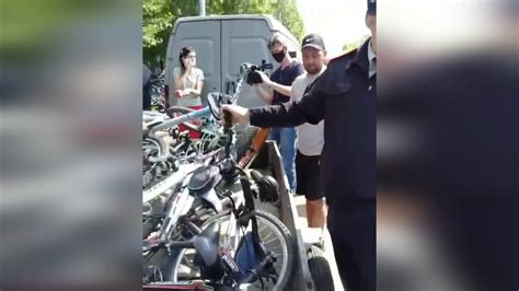 Полиция изымает велосипеды Youtube