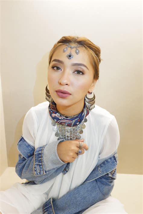 I'm stalking their ig and twitter accounts during my spare time, which is most of the time. Joyce Pring on Twitter: "Tonight's coachella inspired look ...