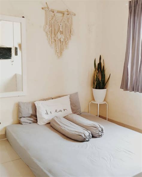 Desain kamar tidur minimalis ala jepang selanjutnya yang bisa kamu aplikasikan secara menarik adalah aksen serbaguna dengan kepraktisan tinggi. 5 Tips Menata Kamar Kost Dengan Konsep Ala Jepang Yang ...