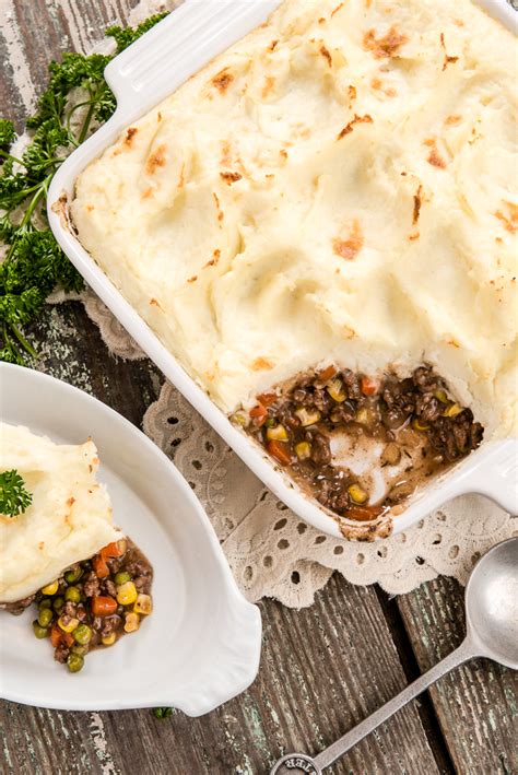 This is a dish i grew up on and loved it everytime my mom made it. Shepherd's Pie