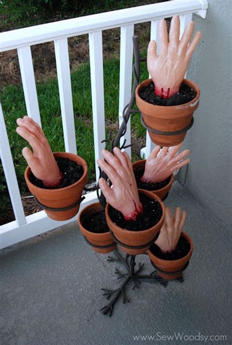 15 Ideas To Reuse Clay Pots For Halloween Crafts In 2020 Creepy