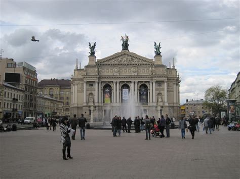 Львівський театр опери та балету відрізняється особливою аурою, у нього цікава історія, а так само з ним пов'язано багато легенд. Львів. Екскурсія. | Блог Black0wolF