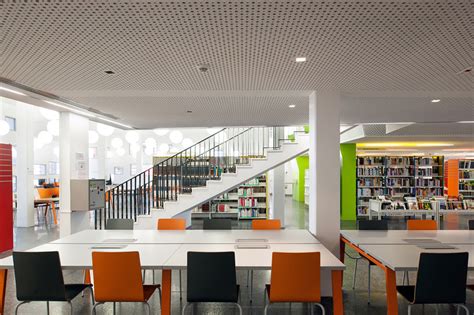 Timber Frame Encloses University Library By Rh Architecture