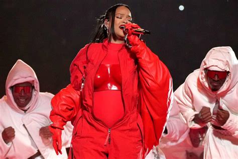 Rihanna Reveals Her Super Bowl Pregnancy Announcement Wasn T Planned Had To Be What It Had To Be