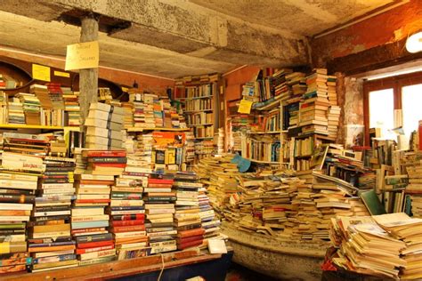Old Bookshop In Venice Editorial Stock Image Image 21792059