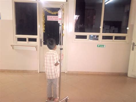 Foto tangan orang yang sedang di infus. 65+ Contoh Gambar Tangan Lagi Di Infus Terbaru - Eye Candy ...