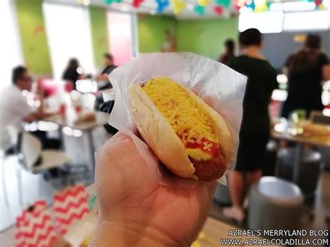 Jollibee More Toppings For Your Cheesy Classic Jolly Hotdog