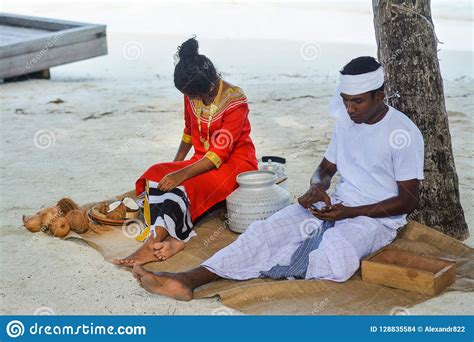Maldivian Couple Dressed In National Clothes Cooking Food Editorial