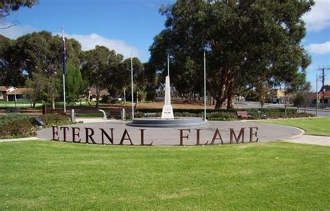 Whether you want to experience the city like a tourist or follow the locals, check out this great resource for your trip. Morphett Vale War Memorial | Monument Australia