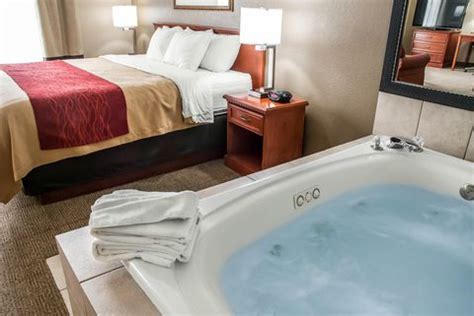 Hotels near scott air force base (blv). St Louis Hotels With Jacuzzi Suites | Travel Guide