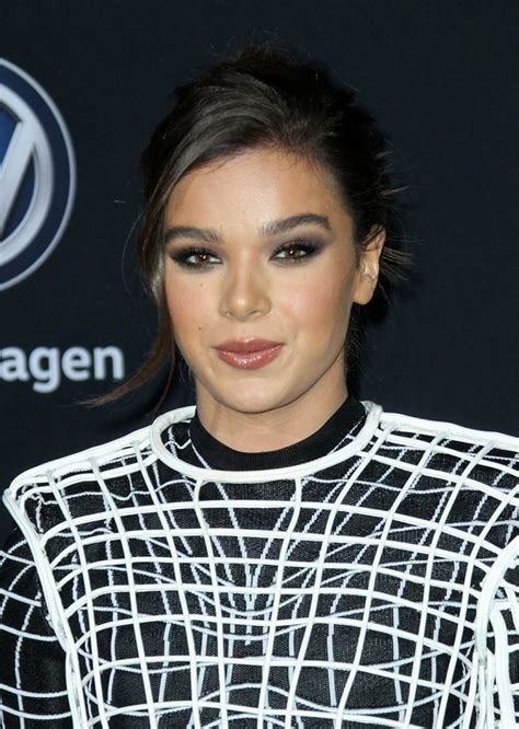 Hailee Steinfeld Sexy Fappening Legs 103 Photos The Fappening