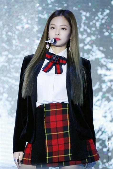 Jennie grew up in auckland, new zealand features app: Pann Black Pink and Oh My Girl's similar outfits ...