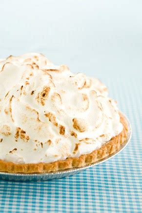 Cook over medium heat, stirring constantly with a wire whisk, until mixture comes to a boil. more than Chic: Lemon Meringue Pie... (editado =)