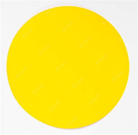Vista Superior Círculo Amarillo Sobre Fondo Blanco Foto Gratis
