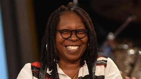 Whoopi Goldberg Explains Why She Doesnt Have Eyebrows ‘they Put Them