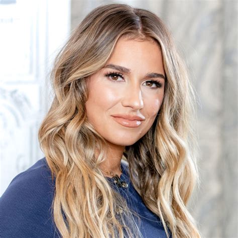 Jessie James Decker Reveals 5 Mom Approved Outfits You Need For Fall
