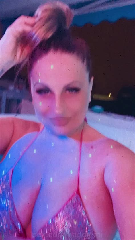 Baddiemi Get Wet With Me 💦 Jacuzzi Bikini Boobs Ass Milf Naked
