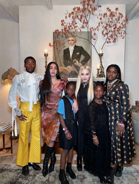 Photo Madonna Célèbre Thanksgiving Avec Ses Enfants Lourdes David Mercy Stella Et Estere