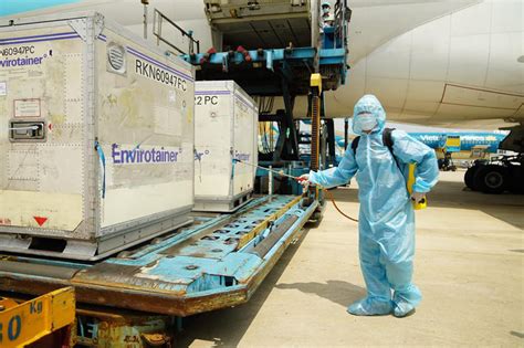 Indonesia có nguy cơ cạn kiện oxy y tế. Vaccine COVID-19 AstraZeneca có hiệu lực thế nào trong ...