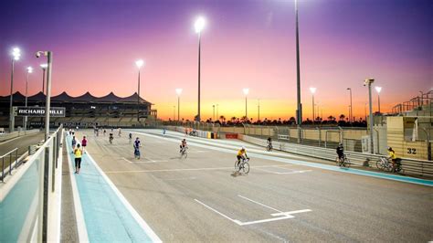 Formel 1 in frankreichgroßer jubel bei max verstappen. Abu Dhabi: Zu Fuß auf dem Formel-1-Parcours unterwegs - WELT