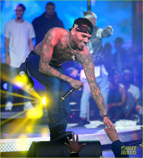Photo Chris Brown Kicks Off 2016 With Shirtless Vegas Performance 03 Photo 3542216 Just